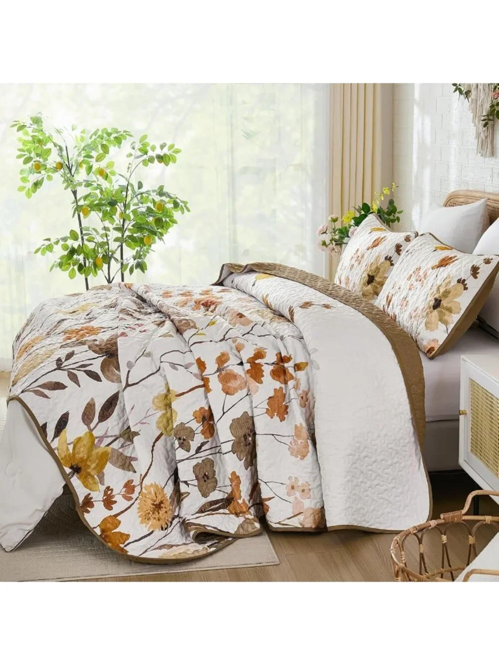 Queen Floral Quilt Set - 3 Piece Lightweight Bedspread for Cozy Fall Decor